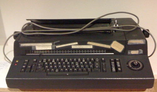 Machine à écrire IBM utilisée par l'Assemble constituante jurassienne en 1976